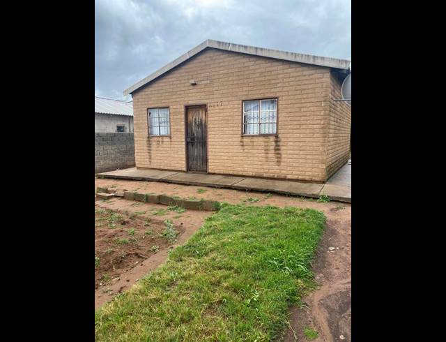 2 BEDROOM HOUSE FOR SALE IN EZIBELENI